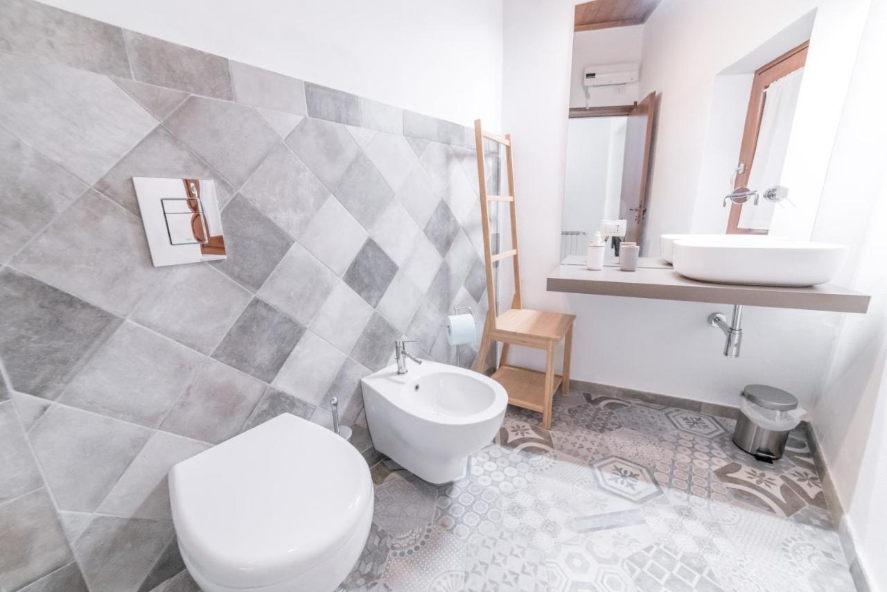 Yenne Rooms Wifi-Ac Кальяри Экстерьер фото